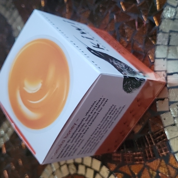 New Zealand Clean Beauty,KIWI BOTANICALS,nourishing honey melt, net wt.90g 3.1oz - Picture 4 of 5